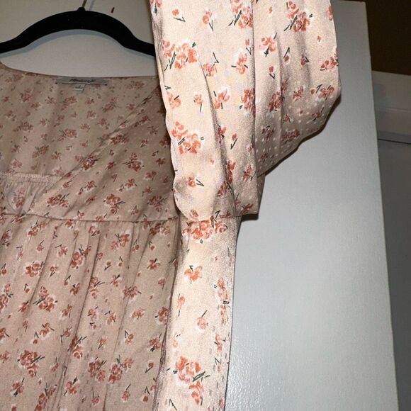 Madewell Satin Puff-Sleeve V-Neck Top in Baby's Breath Pink Medium EUC - Picture 5 of 11
